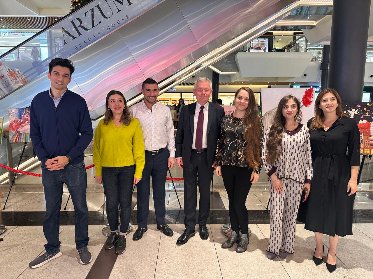 В Гяндже в формате live show представлена экспозиция "Польша глазами азербайджанских художников" (ФОТО)