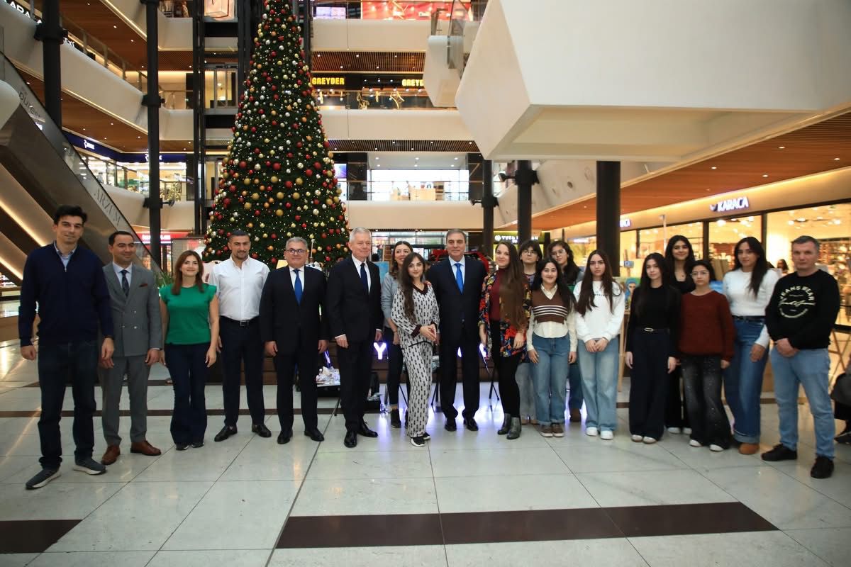 В Гяндже в формате live show представлена экспозиция "Польша глазами азербайджанских художников" (ФОТО)