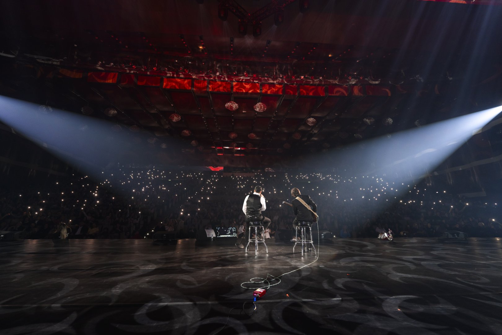 Эмоции, голос и тысячи огней: EMIN подарил Баку тёплый декабрьский вечер (ФОТО)