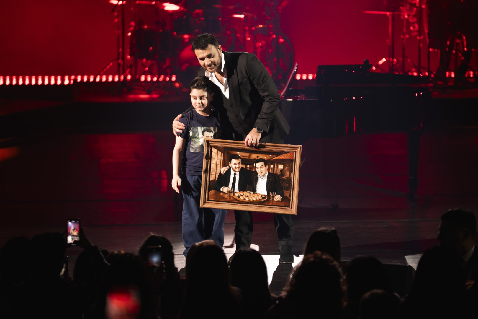 Эмоции, голос и тысячи огней: EMIN подарил Баку тёплый декабрьский вечер (ФОТО)