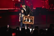 Эмоции, голос и тысячи огней: EMIN подарил Баку тёплый декабрьский вечер (ФОТО)