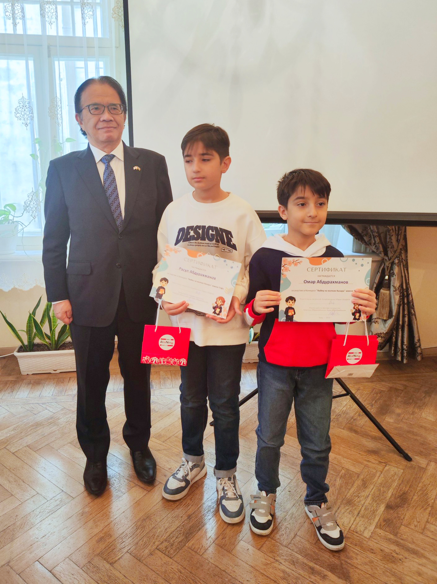 В Баку состоялась церемония награждении победителей конкурса "Хайку на волнах Хазара" (ФОТО)