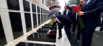 Министр иностранных дел Ирана почтил в Баку память шехидов (ФОТО)