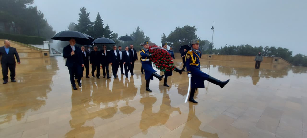 Министр иностранных дел Ирана почтил в Баку память шехидов (ФОТО)