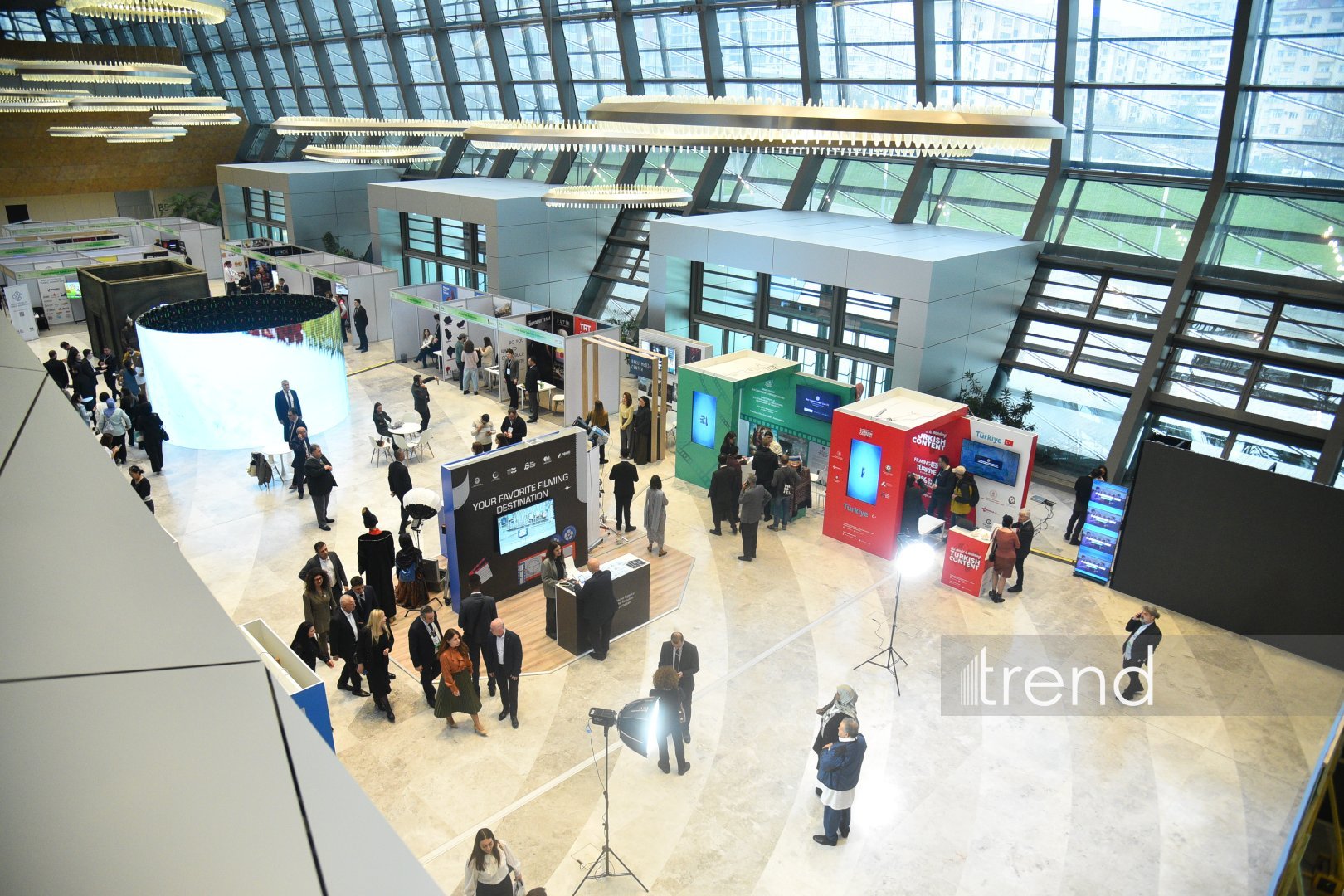 Креативные павильоны и красочные экспозиции на открытии "Культурного фестиваля ОИС: Бакинская Творческая неделя – 2025" (ФОТО)