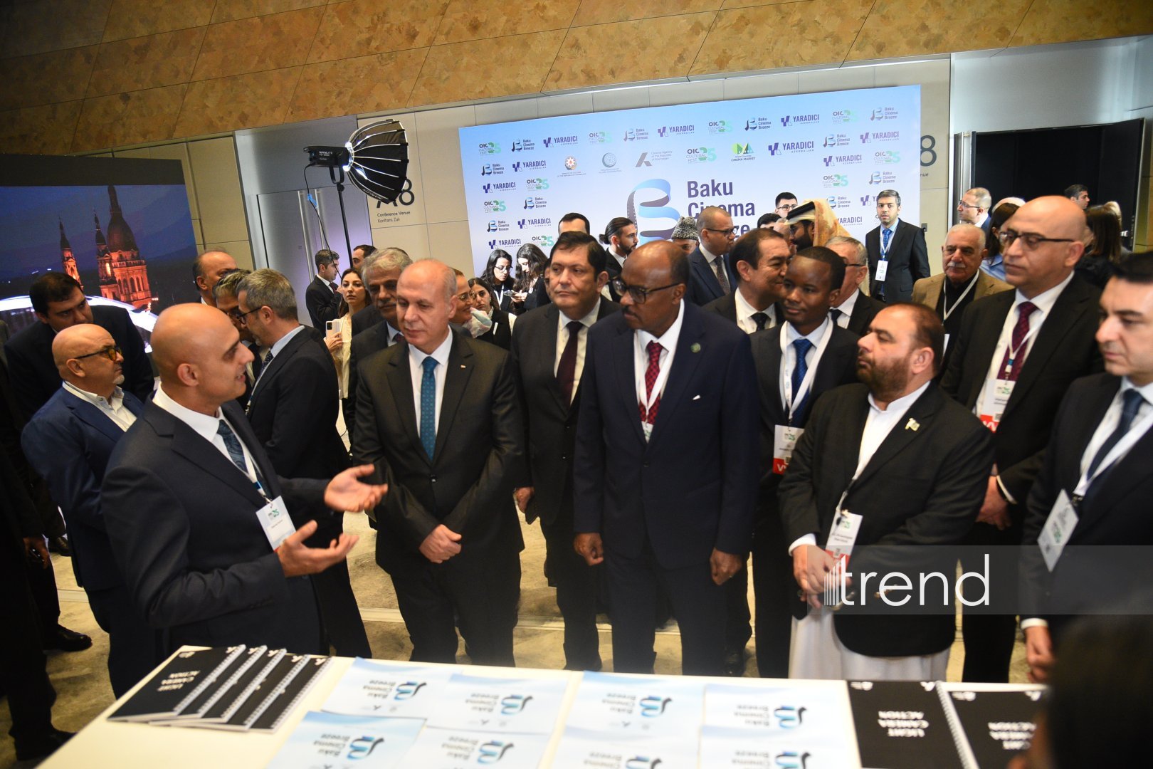 Креативные павильоны и красочные экспозиции на открытии "Культурного фестиваля ОИС: Бакинская Творческая неделя – 2025" (ФОТО)