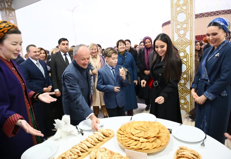 Вице-президент Фонда Гейдара Алиева Лейла Алиева приняла участие в выставке, посвященной национальной кухне Туркменистана (ФОТО)