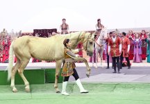 Вице-президент Фонда Гейдара Алиева Лейла Алиева приняла участие в выставке, посвященной национальной кухне Туркменистана (ФОТО)