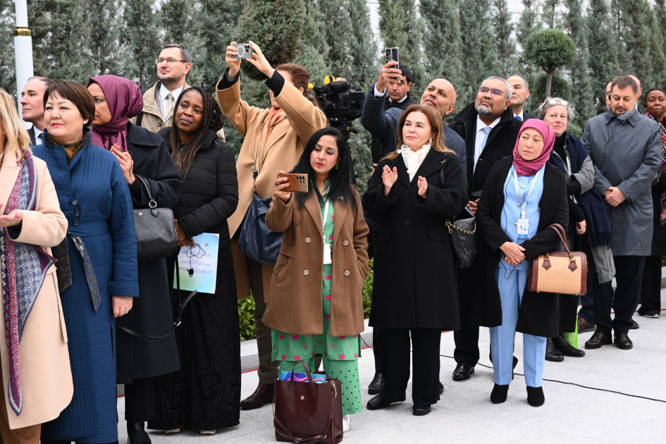 Вице-президент Фонда Гейдара Лейла Алиева приняла участие в церемонии открытия в Туркменистане Авазинского филиала Благотворительного фонда по оказанию помощи нуждающимся в опеке детям (ФОТО)