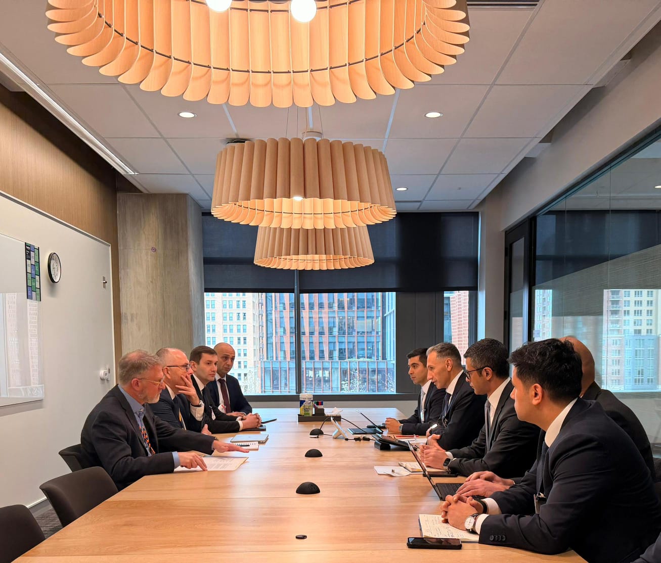 Рашад Набиев обсудил с руководством Amazon Web Services развитие облачной инфраструктуры в Азербайджане