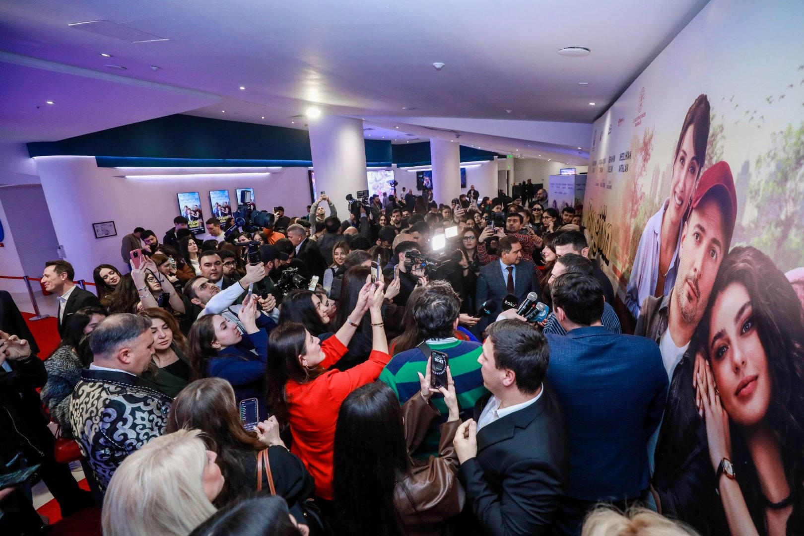 В Баку прошел гала-вечер фильма "Bugün Güzel" с участием турецких звезд (ВИДЕО, ФОТО)