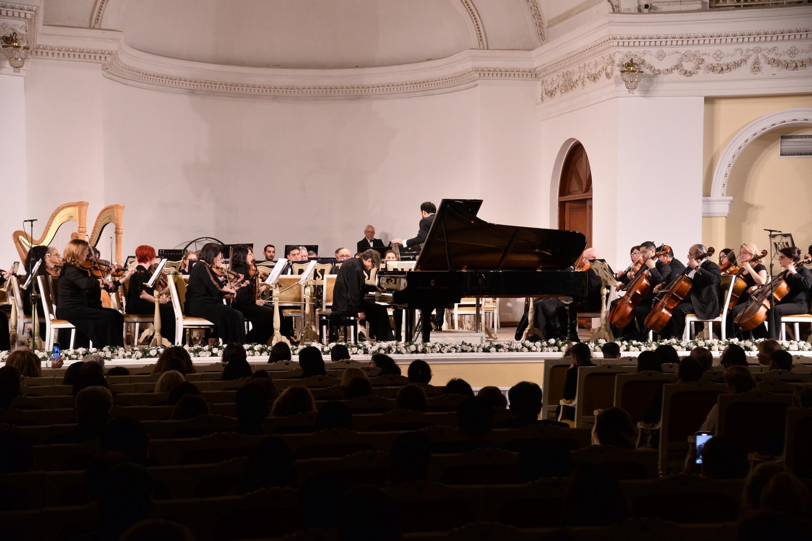 Зрители погрузились в атмосферу мечтательности, или "Послеполуденный отдых фавна" в Баку (ФОТО)