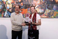 Заслуженный артист Азербайджана Сахиб Пашазаде удостоен почётной медали в Пакистане (ФОТО)