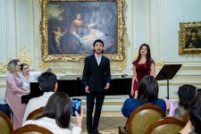 Азербайджанской музей в ауре классической музыки – душевный отдых среди картин (ФОТО)