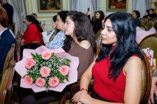 Азербайджанской музей в ауре классической музыки – душевный отдых среди картин (ФОТО)