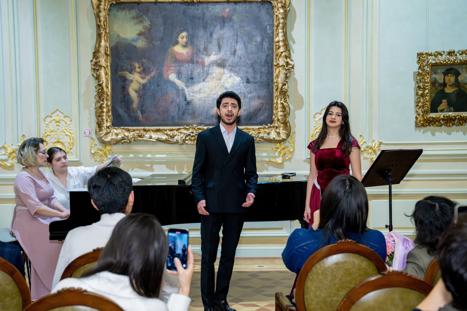 Азербайджанской музей в ауре классической музыки – душевный отдых среди картин (ФОТО)