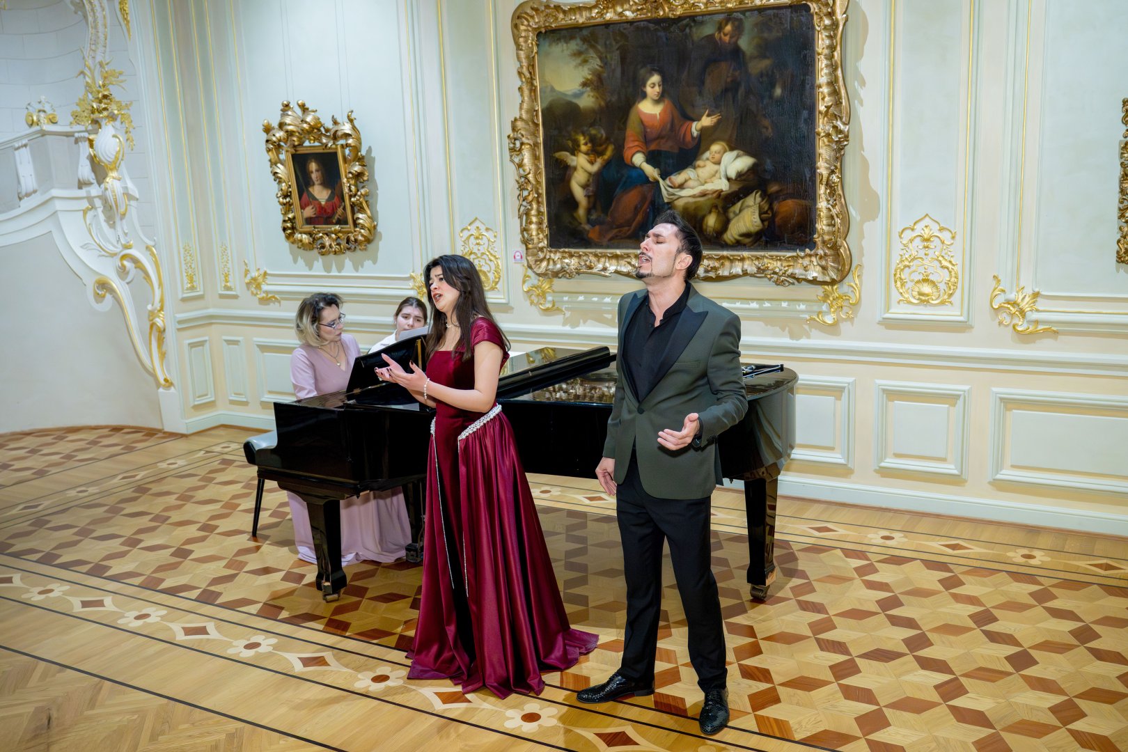 Азербайджанской музей в ауре классической музыки – душевный отдых среди картин (ФОТО)