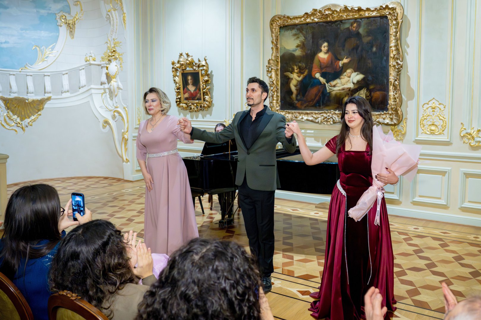 Азербайджанской музей в ауре классической музыки – душевный отдых среди картин (ФОТО)