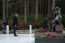 Сотрудники МЭПР почтили память общенационального лидера Гейдара Алиева (ФОТО)