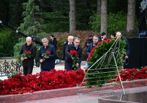 Коллективы MEDİA и Аудиовизуального совета посетили могилу общенационального лидера Гейдара Алиева (ФОТО)