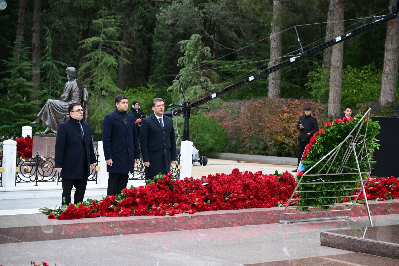 Коллективы MEDİA и Аудиовизуального совета посетили могилу общенационального лидера Гейдара Алиева (ФОТО)