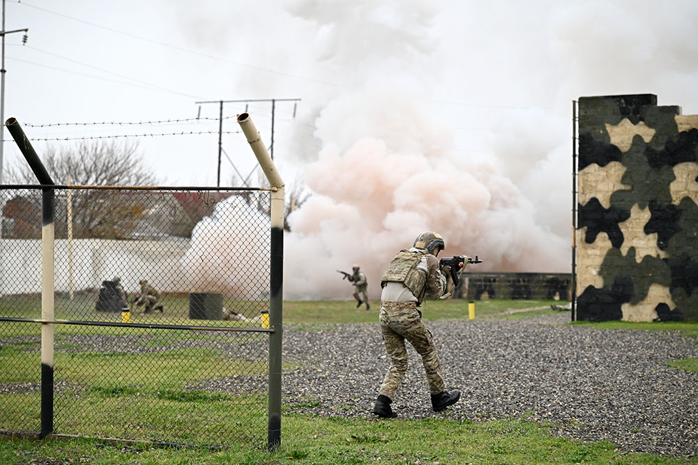 Министр обороны Азербайджана и военная делегация Узбекистана посетили воинскую часть коммандос (ФОТО)
