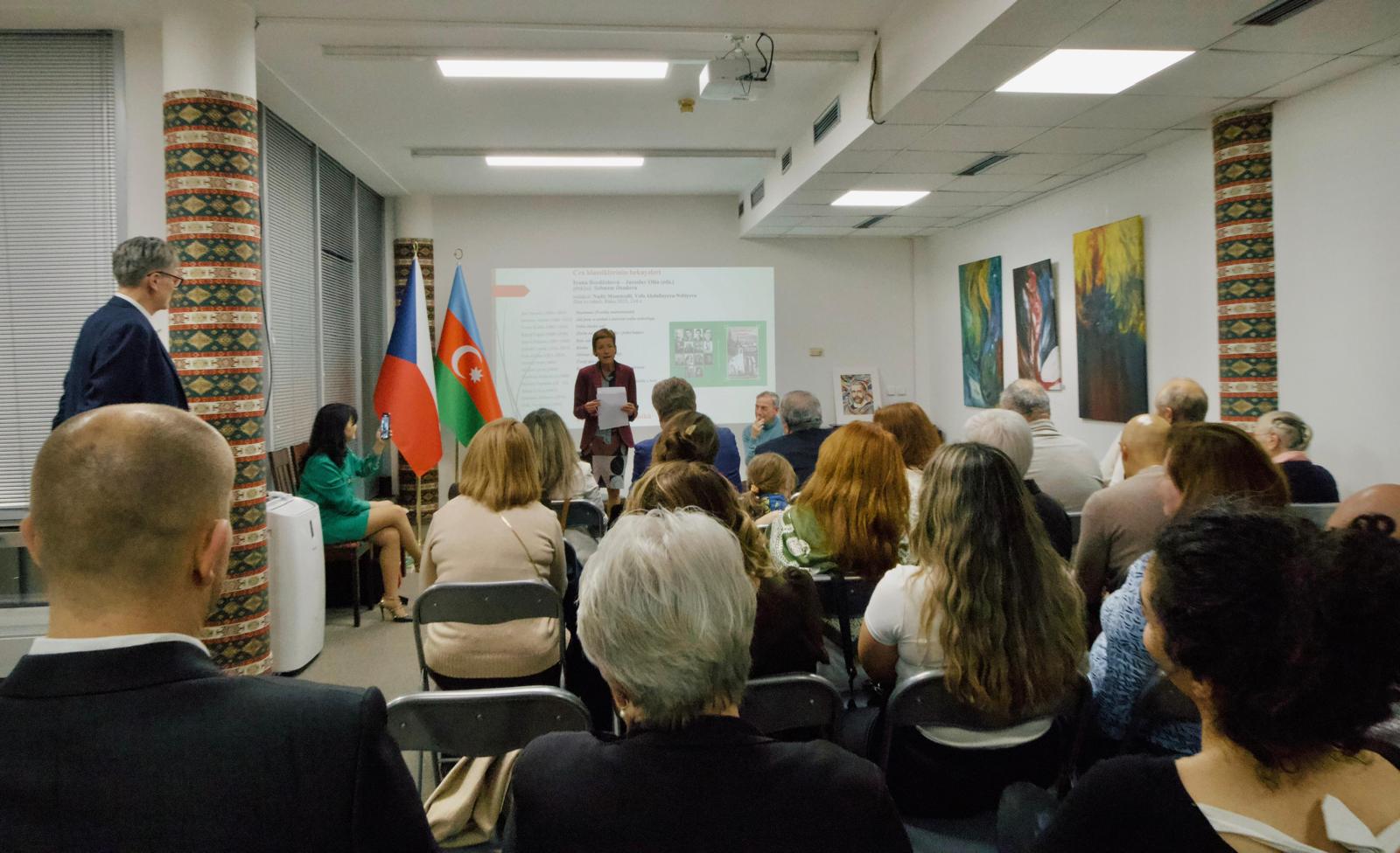 В Праге состоялась презентация антологии чешской классики в переводе на азербайджанский язык (ФОТО)