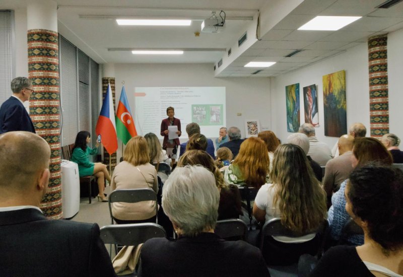 В Праге состоялась презентация антологии чешской классики в переводе на азербайджанский язык (ФОТО)