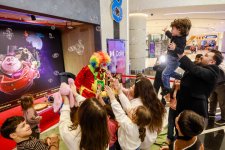 Новогодний фестиваль в Баку - бродячий цирк, жуткие существа… (ВИДЕО, ФОТО)