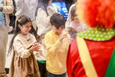 Новогодний фестиваль в Баку - бродячий цирк, жуткие существа… (ВИДЕО, ФОТО)