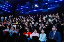 Новогодний фестиваль в Баку - бродячий цирк, жуткие существа… (ВИДЕО, ФОТО)