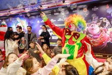 Новогодний фестиваль в Баку - бродячий цирк, жуткие существа… (ВИДЕО, ФОТО)