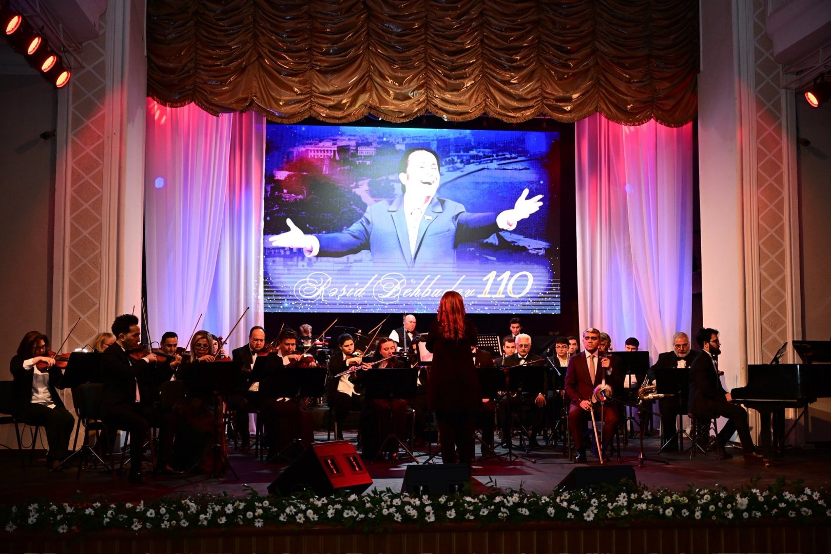 В Баку состоялся гала-вечер к 110-летию легендарного Рашида Бейбутова (ФОТО)