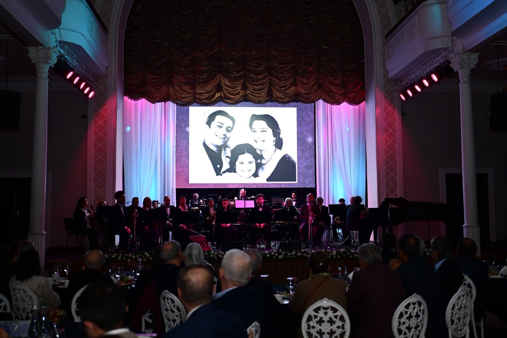 В Баку состоялся гала-вечер к 110-летию легендарного Рашида Бейбутова (ФОТО)