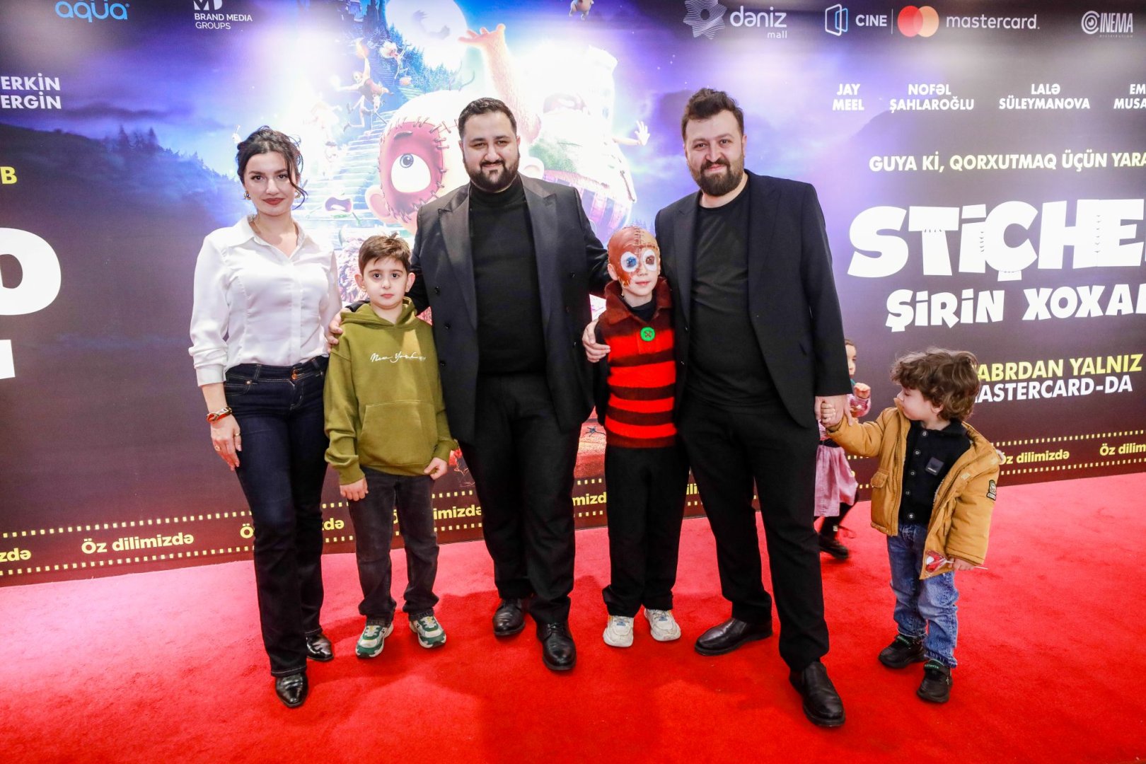 Новогодний фестиваль в Баку - бродячий цирк, жуткие существа… (ВИДЕО, ФОТО)