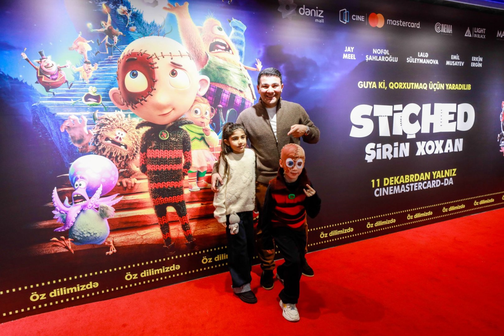 Новогодний фестиваль в Баку - бродячий цирк, жуткие существа… (ВИДЕО, ФОТО)