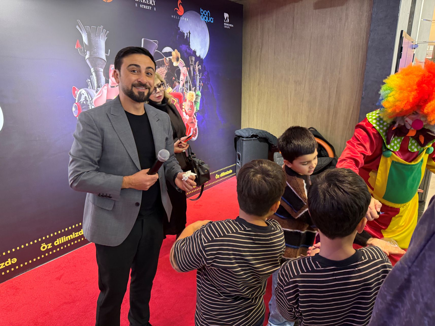 Новогодний фестиваль в Баку - бродячий цирк, жуткие существа… (ВИДЕО, ФОТО)