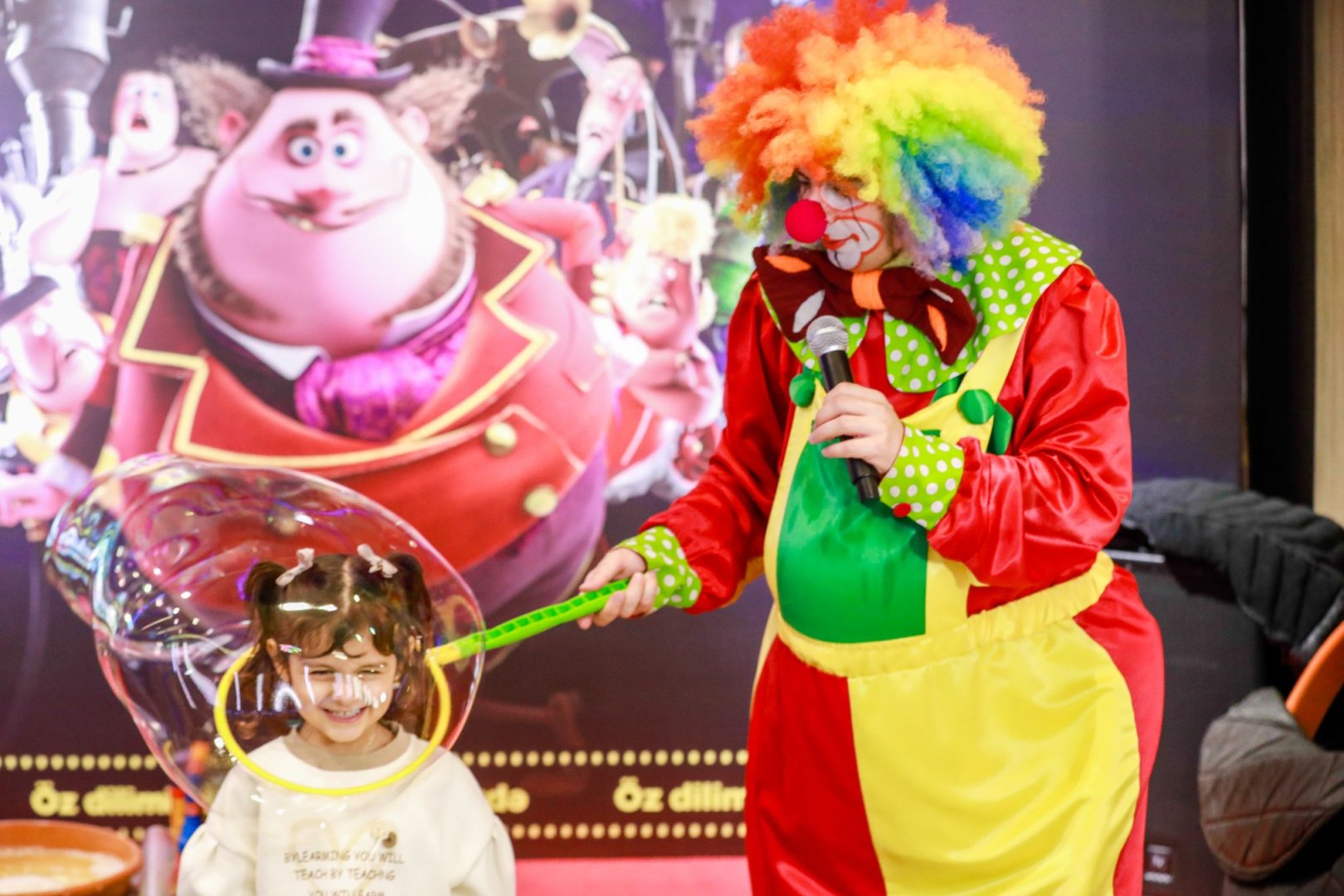 Новогодний фестиваль в Баку - бродячий цирк, жуткие существа… (ВИДЕО, ФОТО)