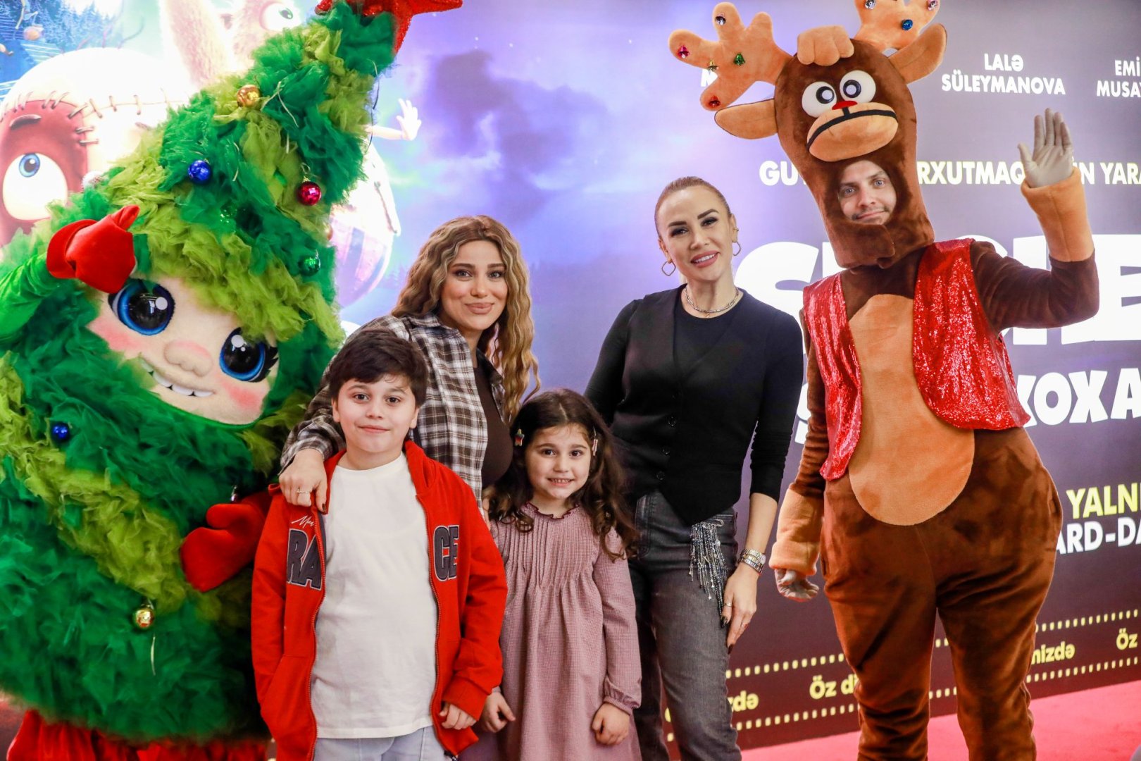 Новогодний фестиваль в Баку - бродячий цирк, жуткие существа… (ВИДЕО, ФОТО)