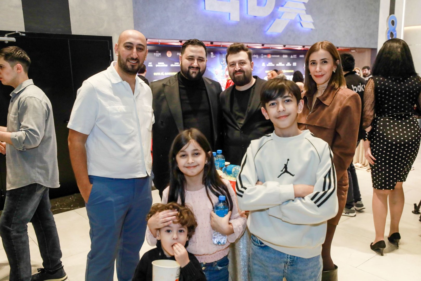 Новогодний фестиваль в Баку - бродячий цирк, жуткие существа… (ВИДЕО, ФОТО)