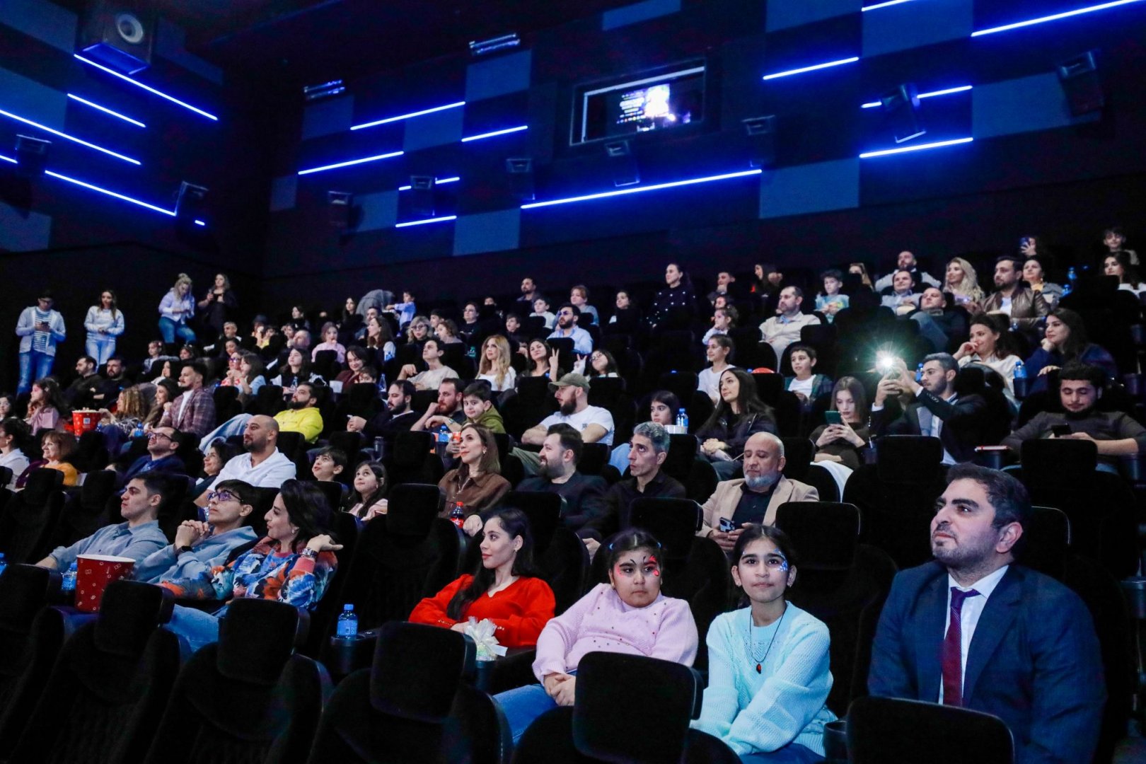 Новогодний фестиваль в Баку - бродячий цирк, жуткие существа… (ВИДЕО, ФОТО)