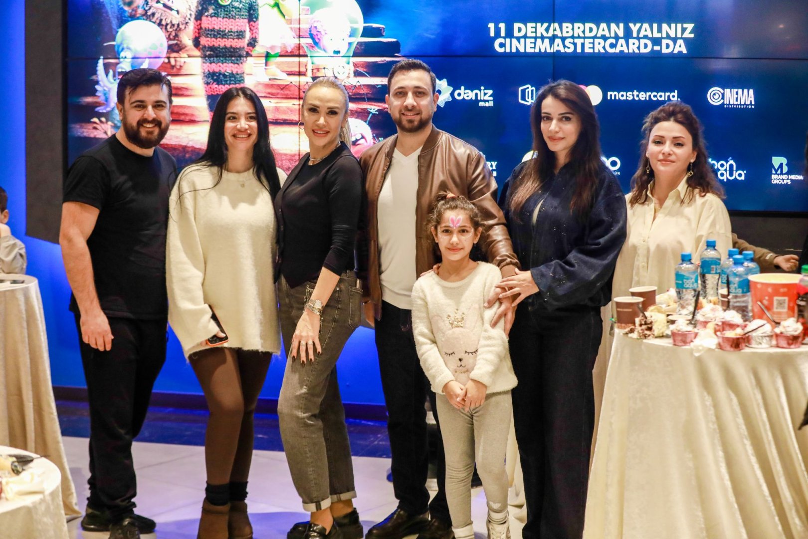 Новогодний фестиваль в Баку - бродячий цирк, жуткие существа… (ВИДЕО, ФОТО)