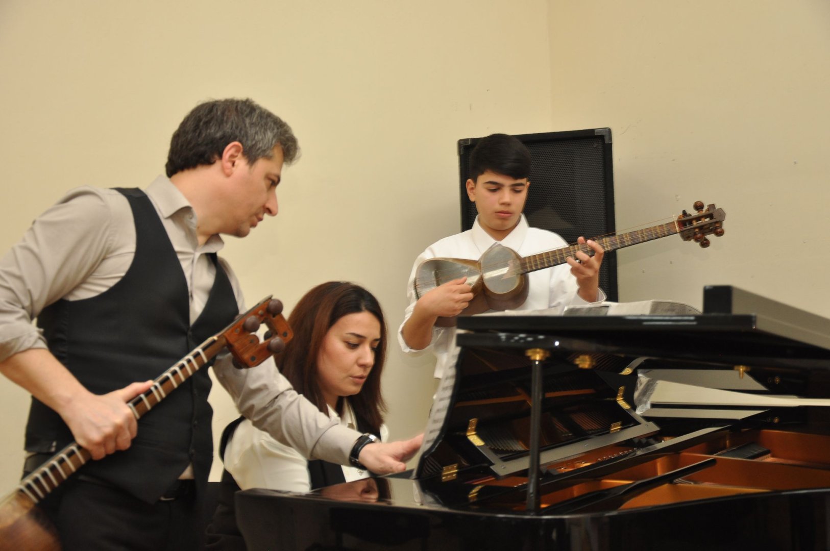 В Мингячевире прошли мастер-классы по специальностям тар и фортепиано (ФОТО)