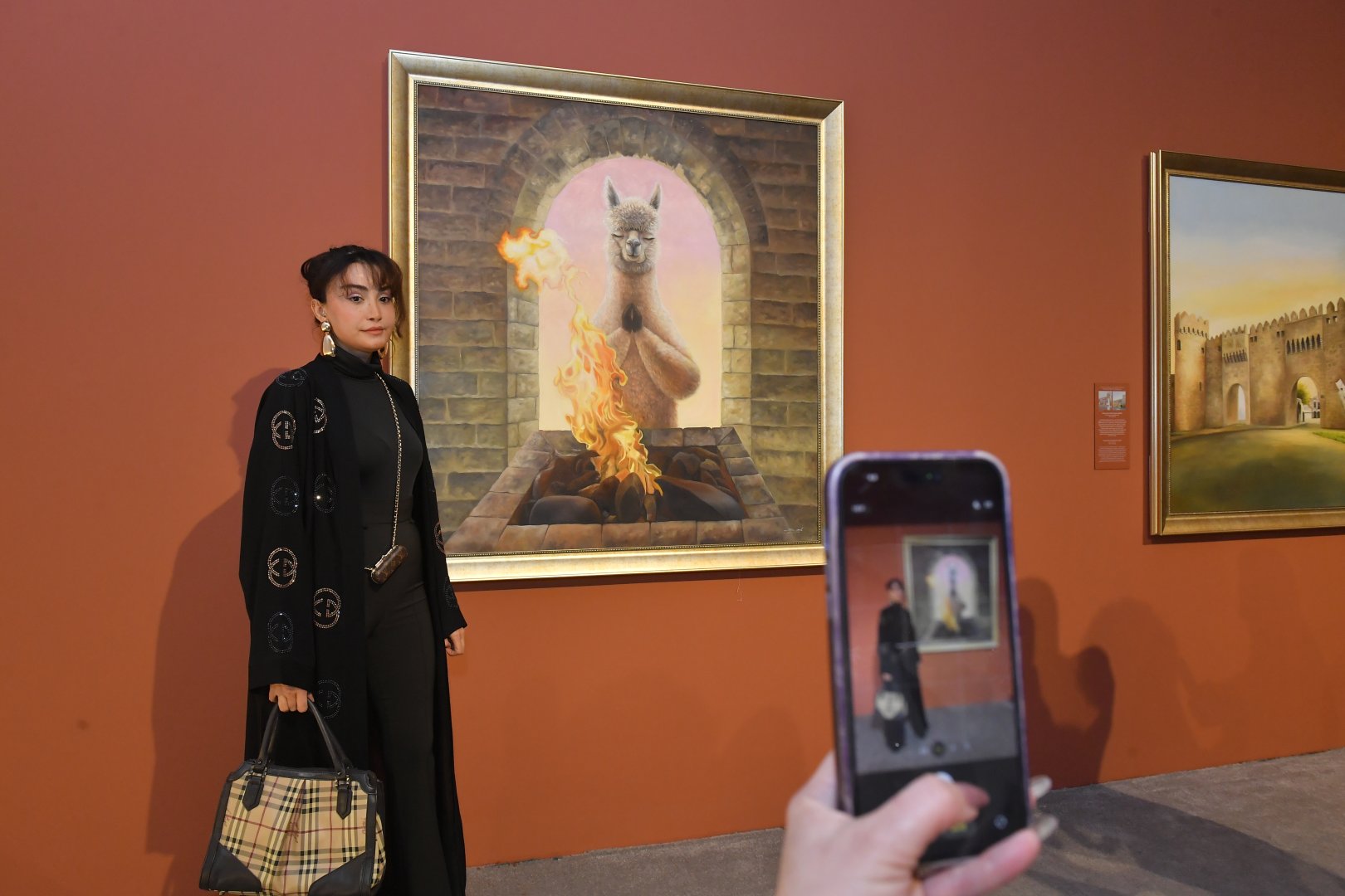 Альпаки перуанской художницы Сол Алехо в Центре Гейдара Алиева в Баку (ФОТО/ВИДЕО)