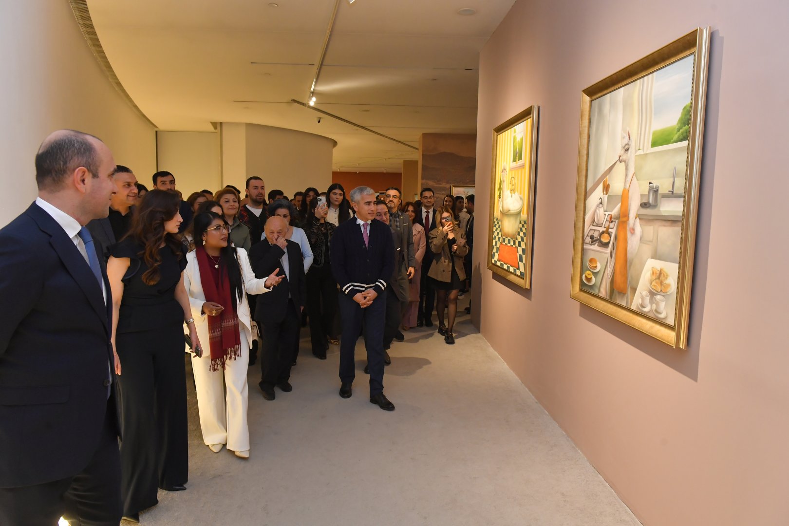 Альпаки перуанской художницы Сол Алехо в Центре Гейдара Алиева в Баку (ФОТО/ВИДЕО)