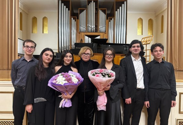 От класса к большой сцене – в Баку состоялся концерт проекта "Единство поколений" (ФОТО)