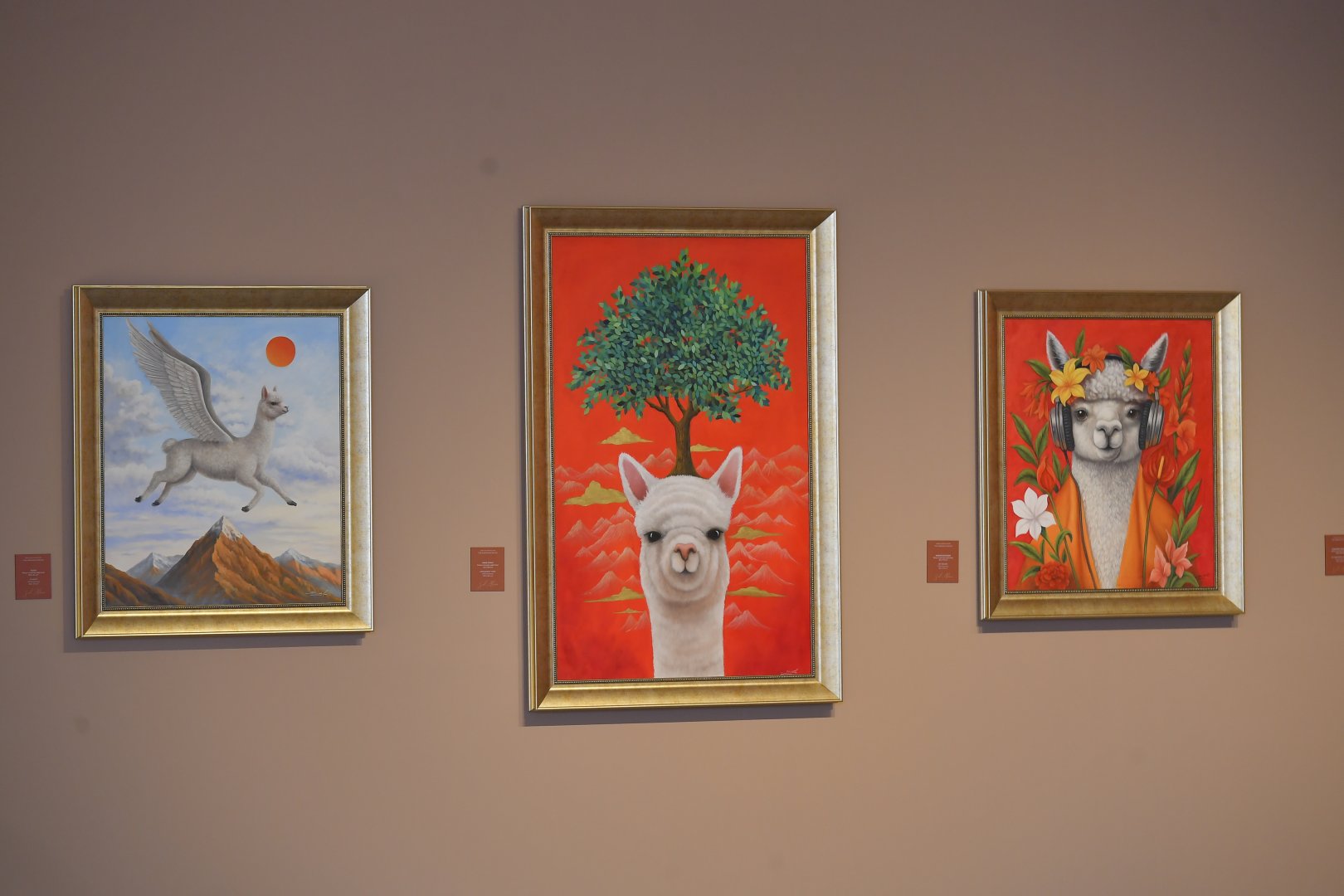 Альпаки перуанской художницы Сол Алехо в Центре Гейдара Алиева в Баку (ФОТО/ВИДЕО)