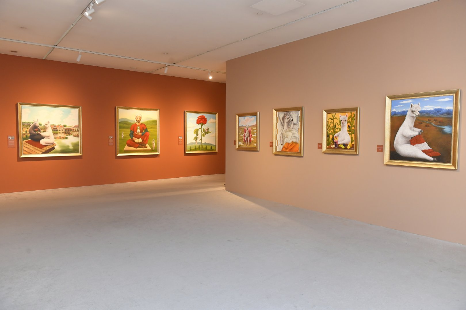 Альпаки перуанской художницы Сол Алехо в Центре Гейдара Алиева в Баку (ФОТО/ВИДЕО)