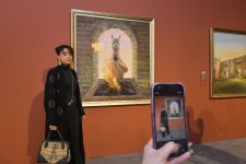 Альпаки перуанской художницы Сол Алехо в Центре Гейдара Алиева в Баку (ФОТО/ВИДЕО)