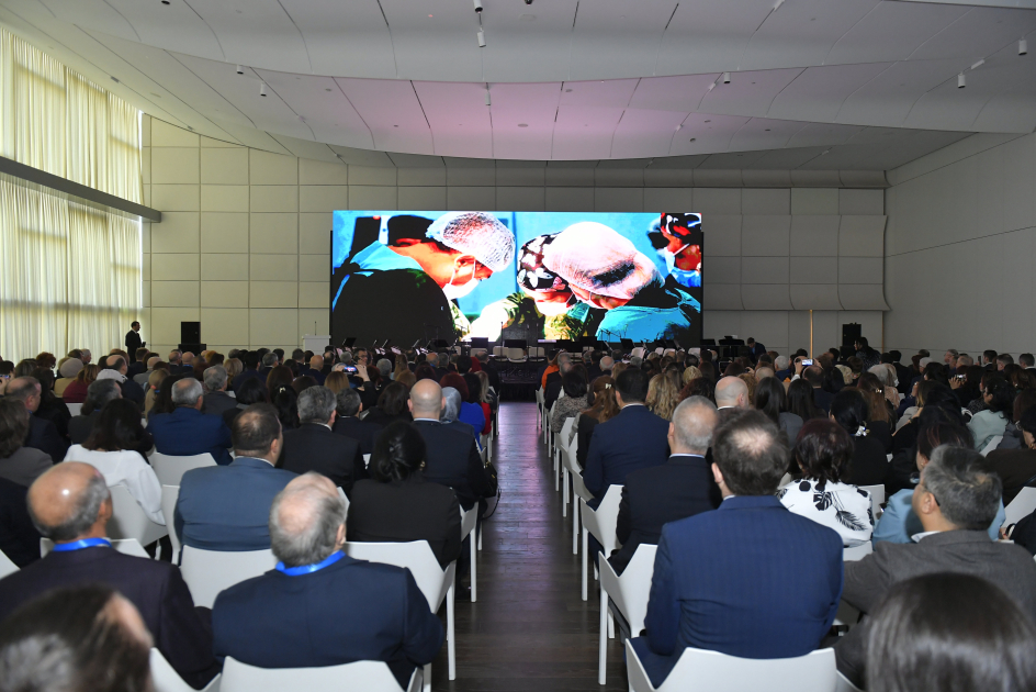 В Баку проходит Международный научно-практический конгресс, посвященный 90-летию Института усовершенствования врачей (ФОТО)